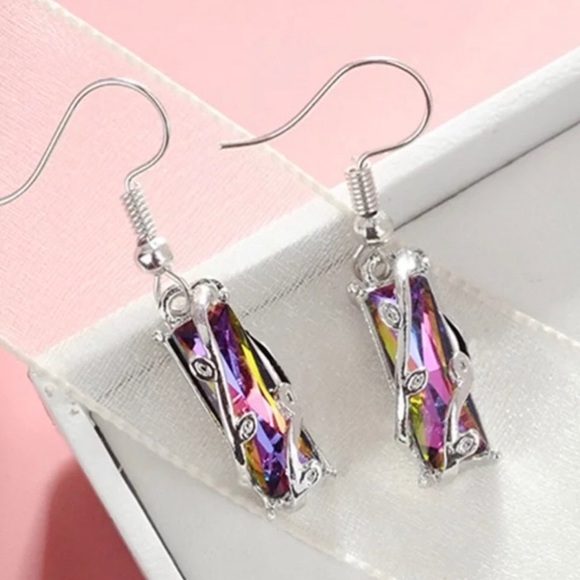 Jewelry - ⭐️NEW⭐️ Stylish and Fun Rainbow Stone Earrings